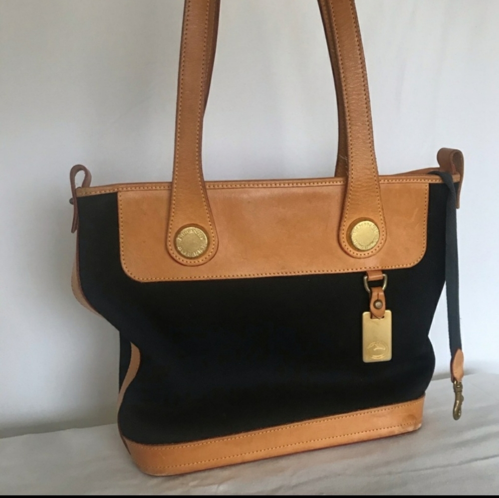 Dooney &Bourke